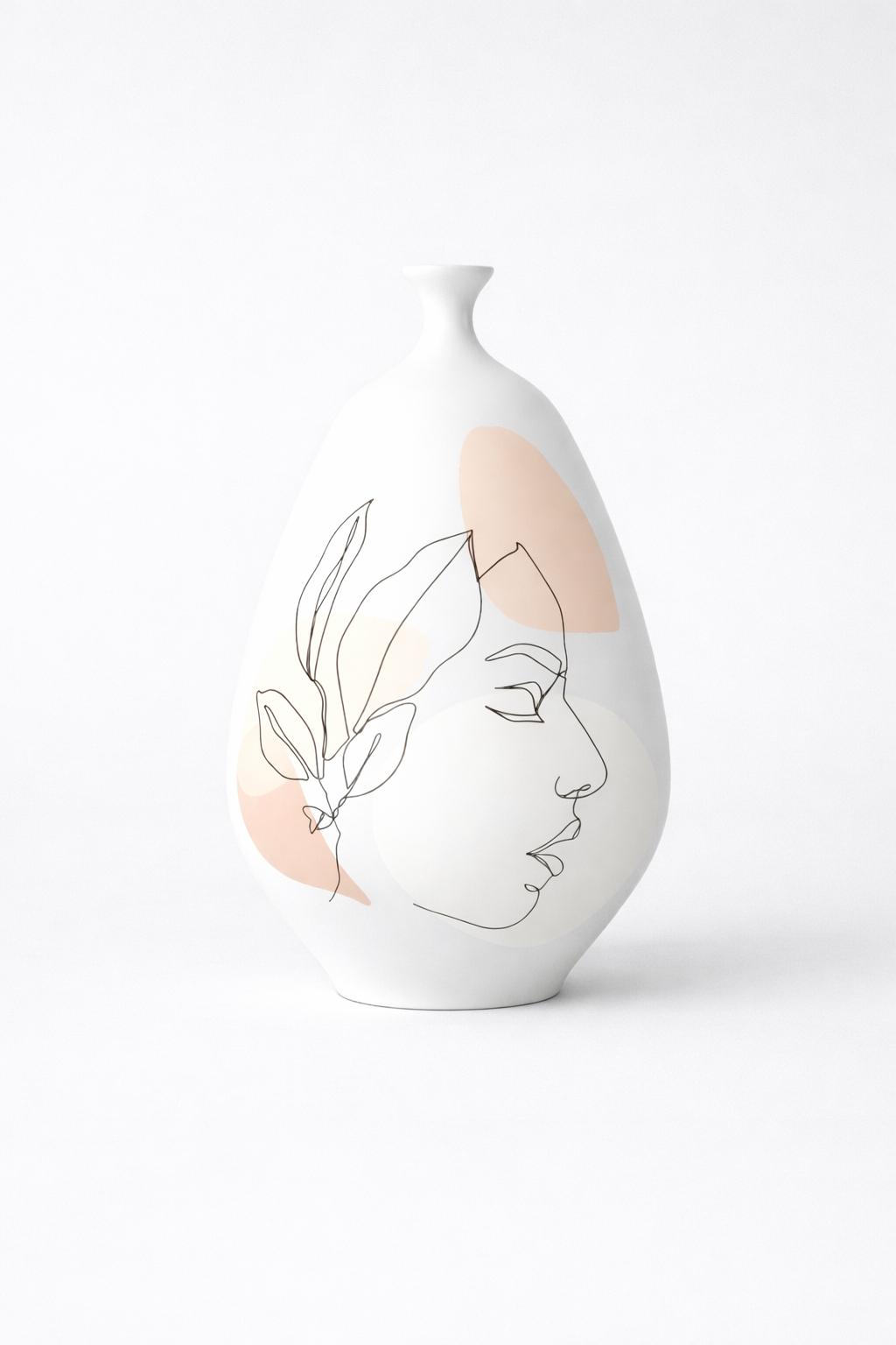 QUBA IVORY MULTI CERAMIC VASE