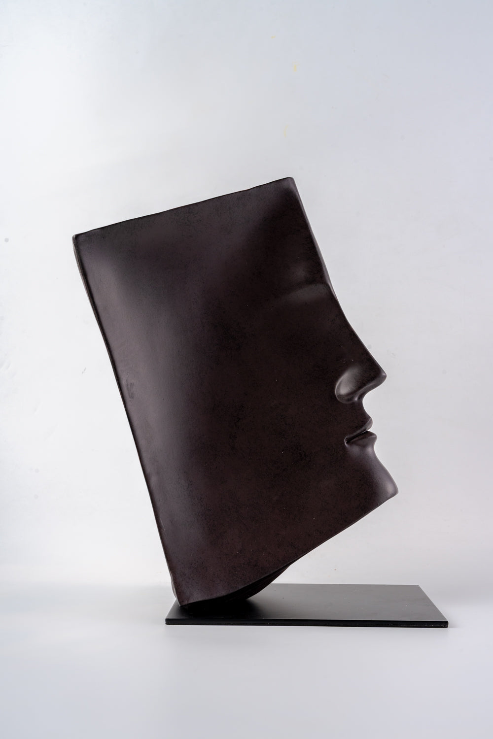 Noir Whisper Faces Big