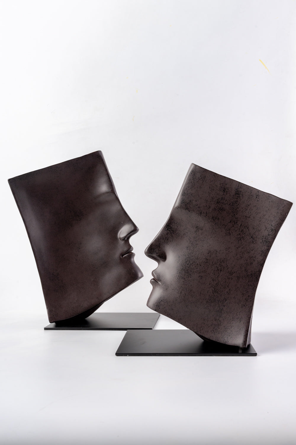 Noir Whisper Faces Big