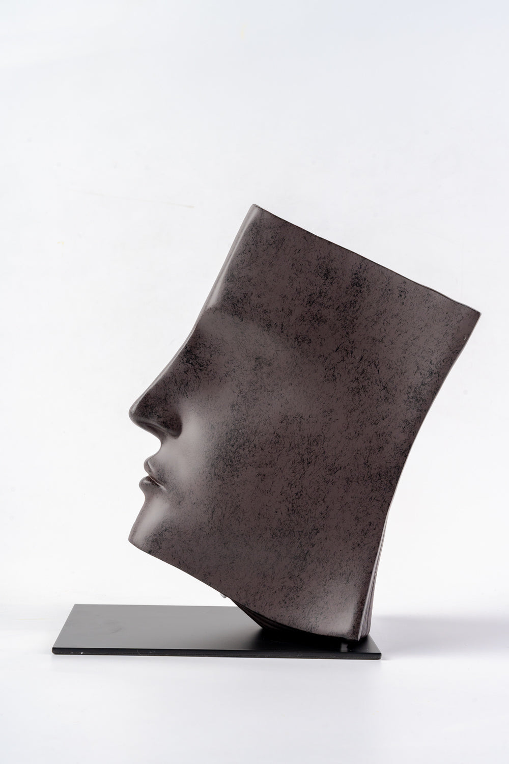 Noir Whisper Faces Small