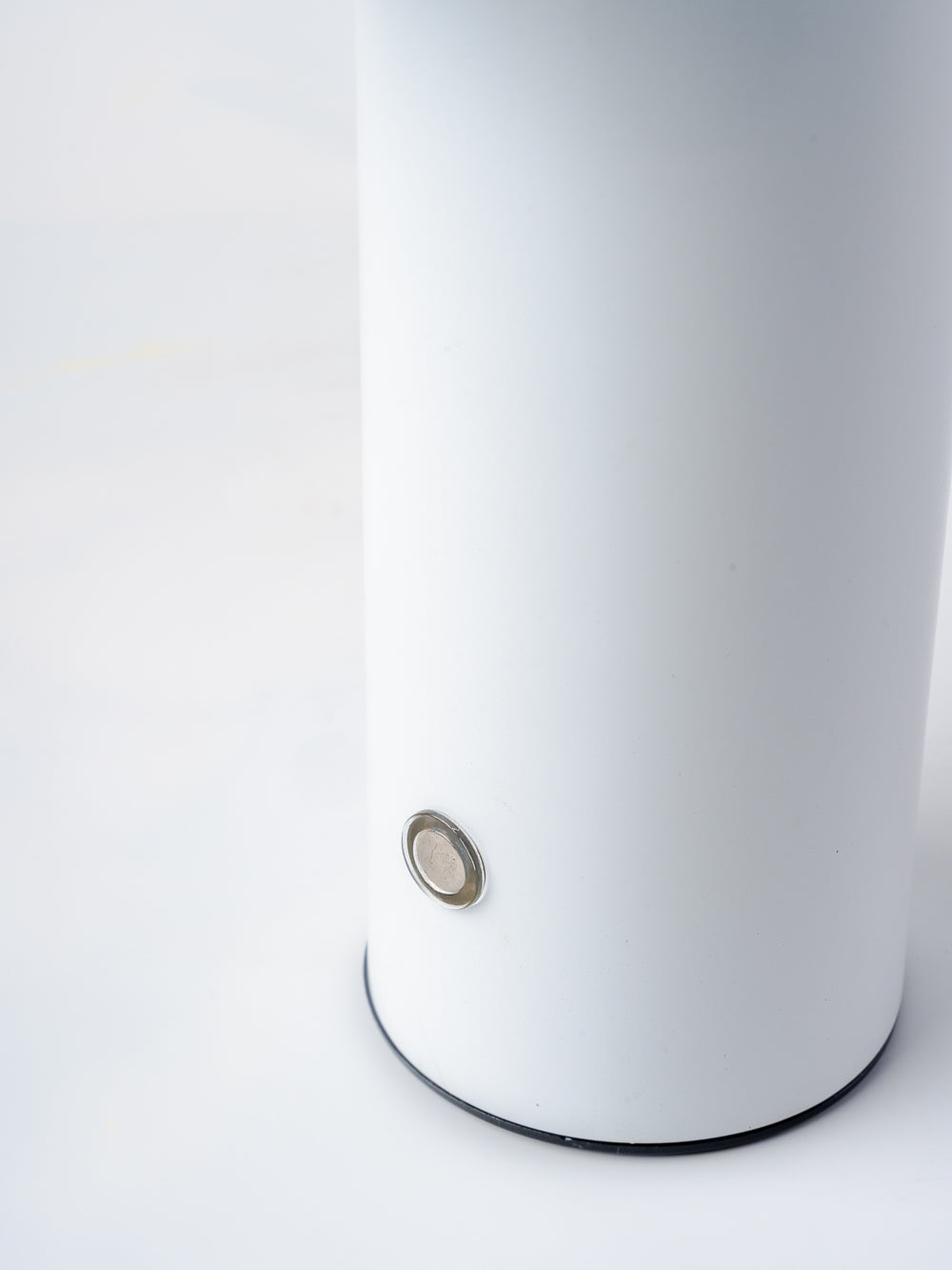 THE DEEP GLOW GARK WHITE