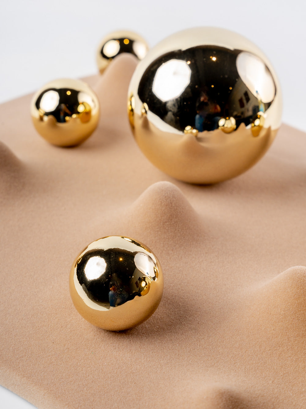 DUNE TERRAIN WITH GOLD ACCENT SPHERES BIG