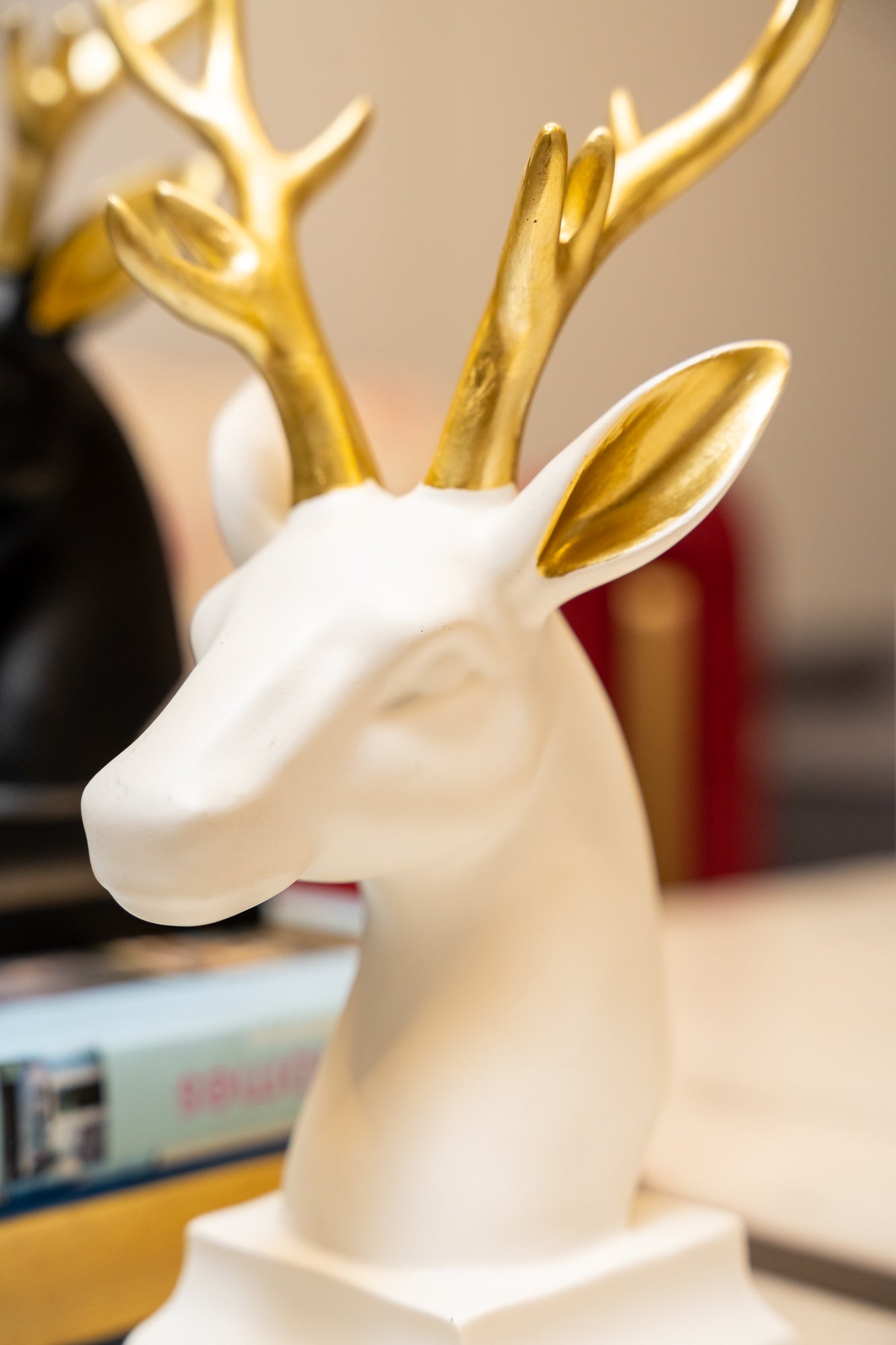 Reindeer Monochrome White Figurines Decor Object