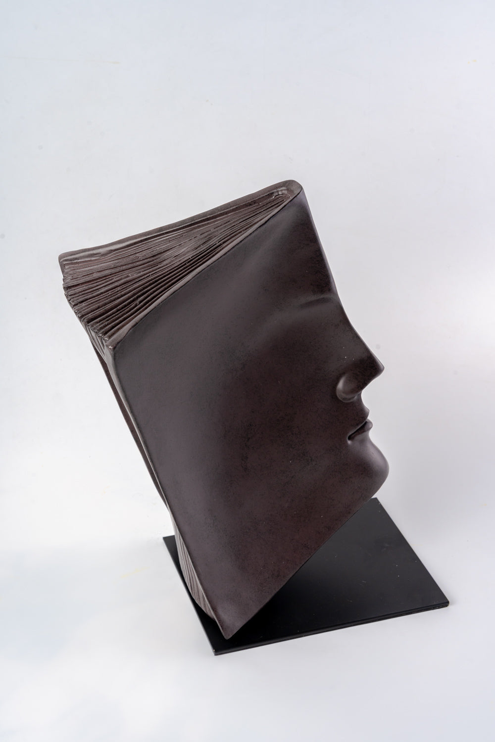 Noir Whisper Faces Big