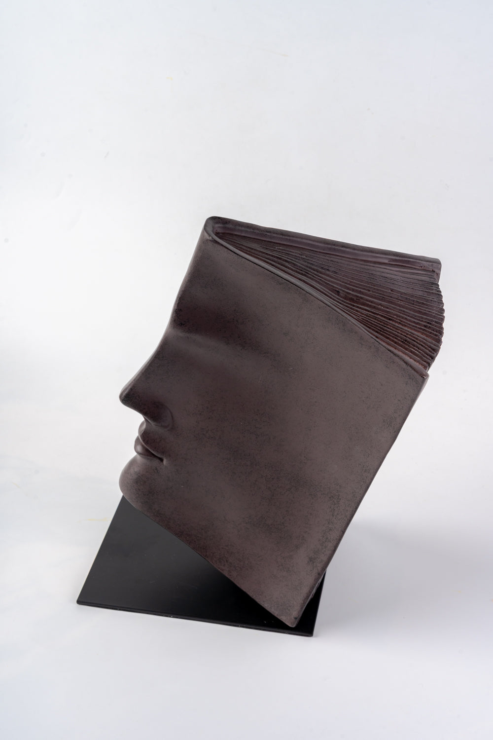 Noir Whisper Faces Small