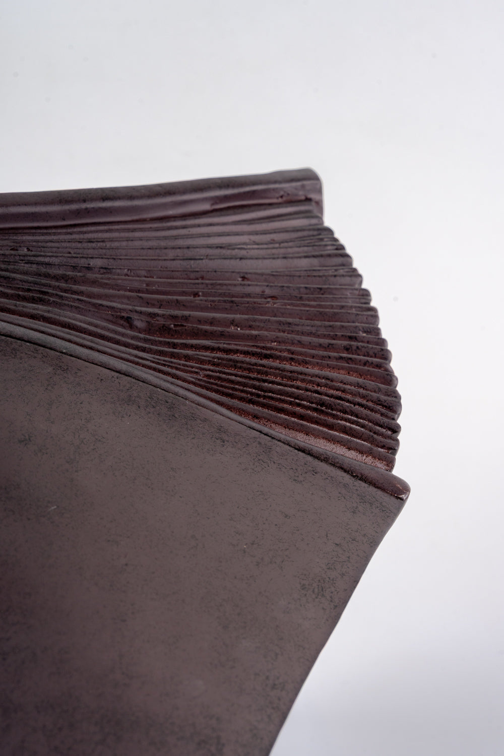 Noir Whisper Faces Small